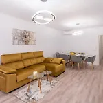 Apartment Near The City Centre + Free Parking
