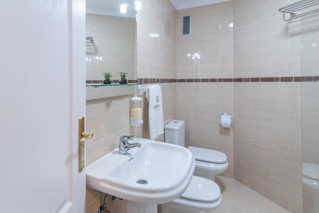 Near The Centre + Free Parking Apartamento